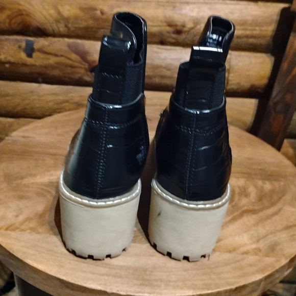 Dolce Vita Black Ankle Boots with Chunky Sole - Picture 4 of 10